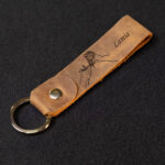 Gül Tutan Eller Tasarımlı Orijinal Deri Anahtarlık