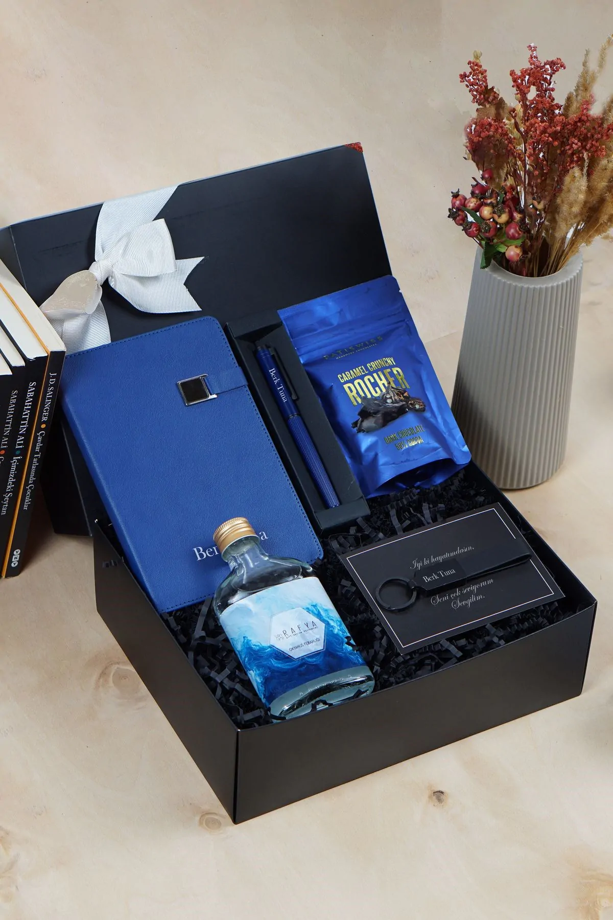 04acbd1f05f344b8a19e7e7b64cb7ee3.jpg Erkek Sevgiliye Kişiye Özel Royal Blue Harmony Hediye Kutusu - Görsel 1