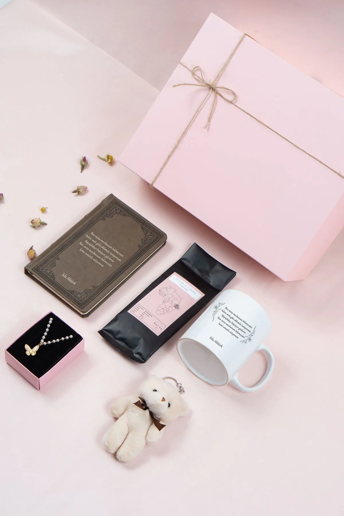 16958df8c7684a3e856ec9b52931fe93.jpg Sevgiliye Hediye - İsme Özel Şiir Defterli ve Kupalı Hediye Seti - Görsel 1