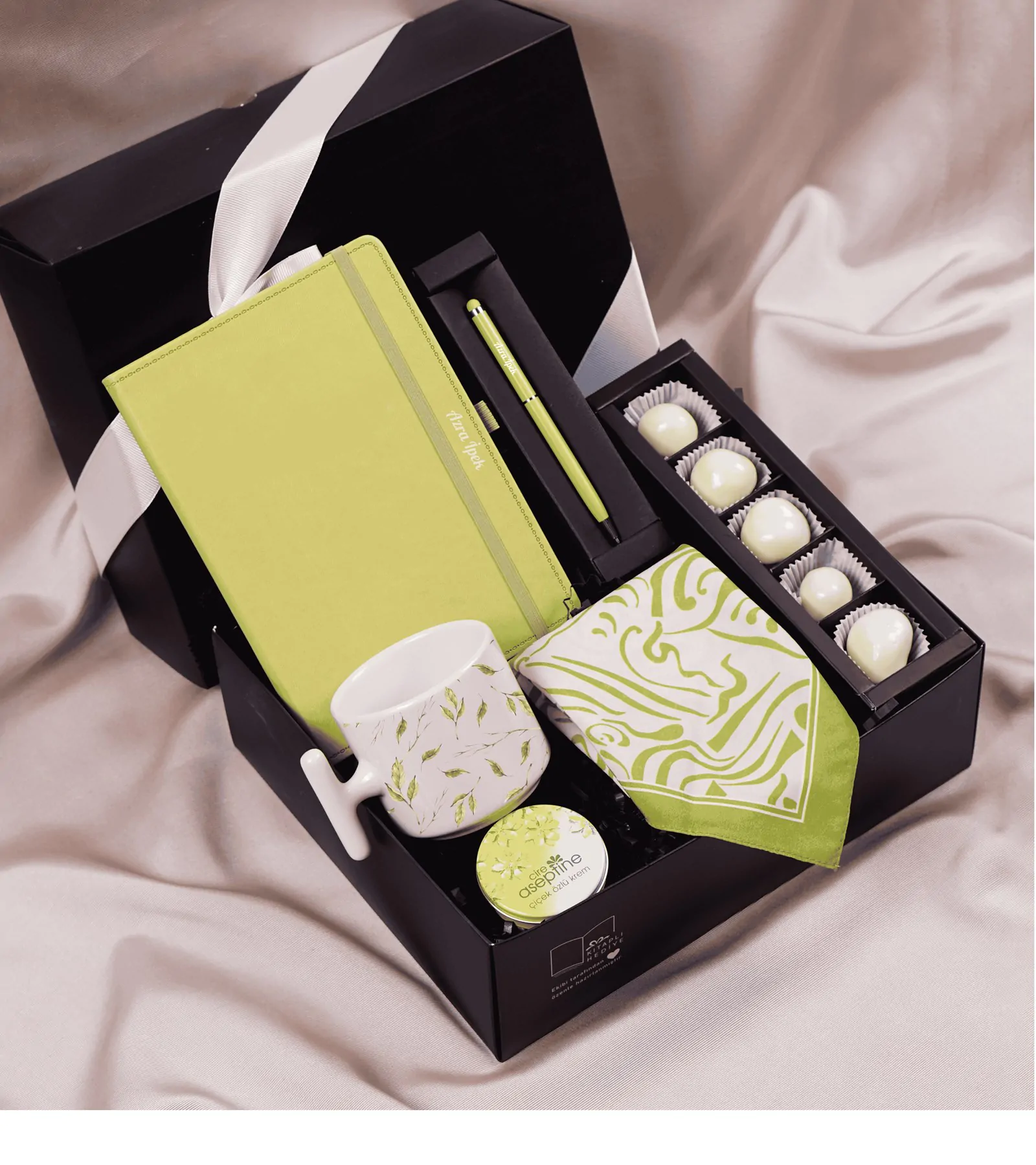 Anneler Günü Hediyesi - Çalışan Anneye İsme Özel Defter Kalem Kupa Fular Çikolata  Krem Hediye Seti - Görsel 1