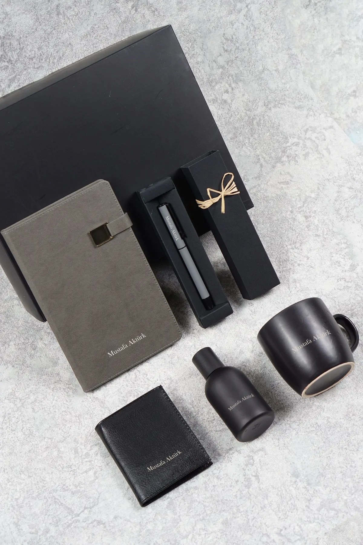 ec04b6e4b7444479b7c64339b5382690.jpg Stil Sahibi Erkeğe Kişiye Özel Sevgililer Günü Hediye Seti - Görsel 1
