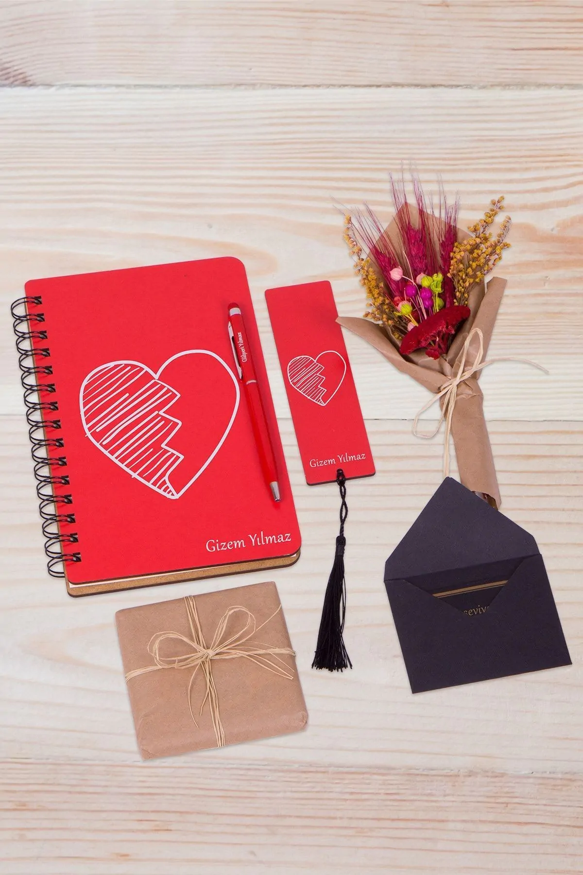 14 Şubat Kalp Tasarımlı Sevgiliye Isme Özel Hediye Seti - Görsel 3