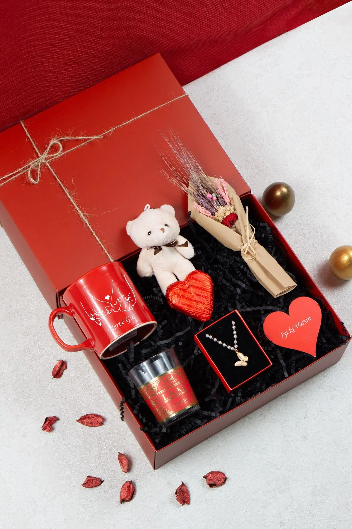 f8f2d7be31ac4885863d5a47ab8a7b0a.jpg Kalbinin Sesi Kişiye Özel Sevgililer Günü Hediye Seti - Görsel 1