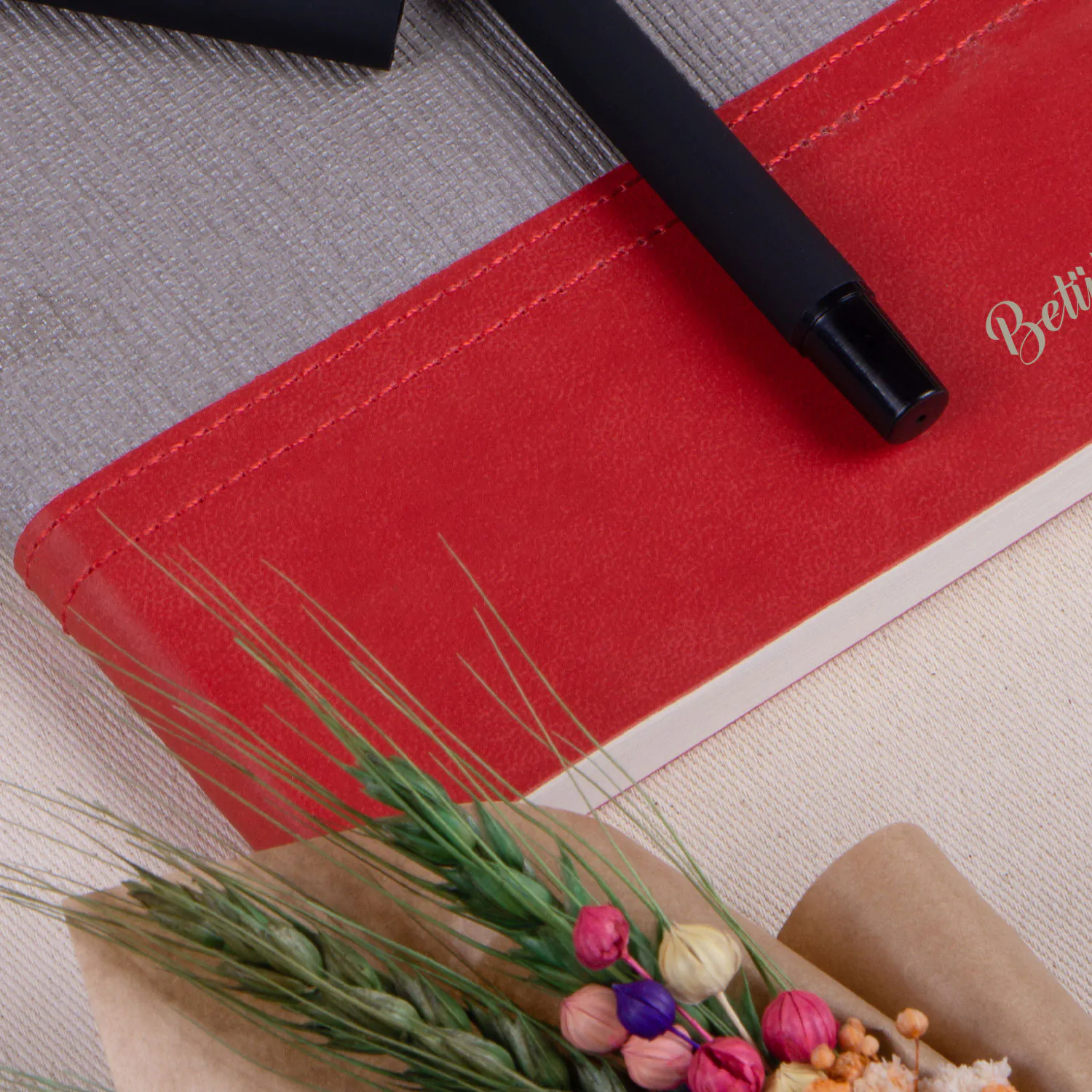 kırmızı-gri-defter-detay Ağıt Tarihsiz Defter - Görsel 3